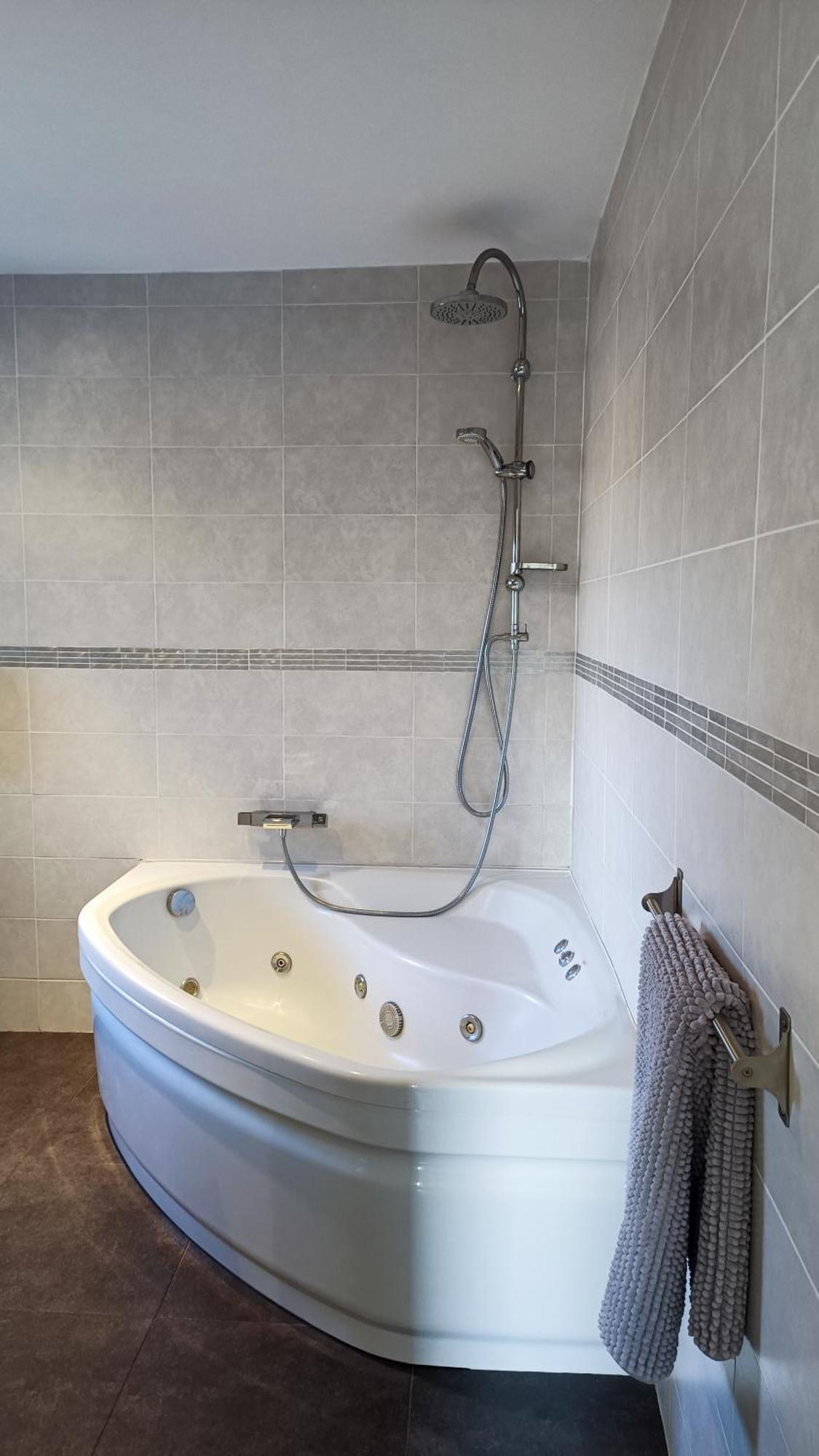 U Casone, B&W Modern Apartment, Spa, Wifi, Air-Conditioning, Free Parking, Decreasing Prices Aghione Bagian luar foto